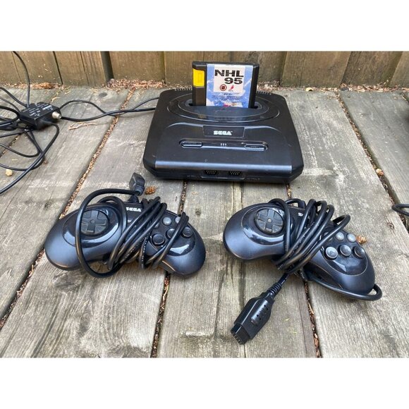 Vintage Sega Genesis Console With 2 Controllers & Game - Tested Working Black - Picture 4 of 7